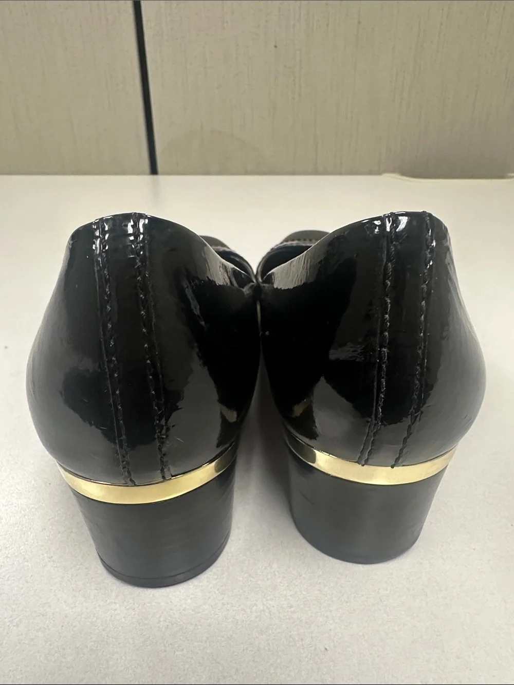 Tory Burch Leather Black Patent Leather Gold Trim Pumps Size 9M